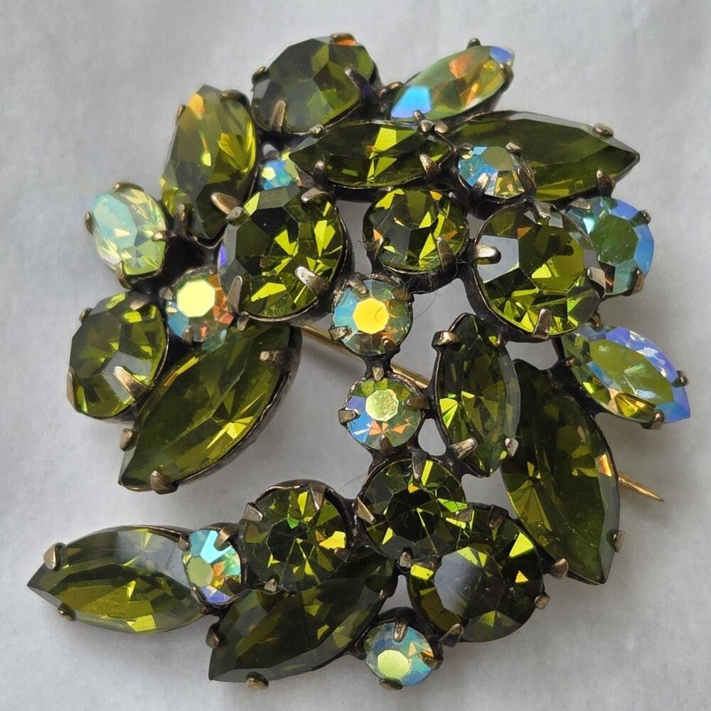 Vintage Regency Floral Spray Brooch Green Peridot Uranium Glass